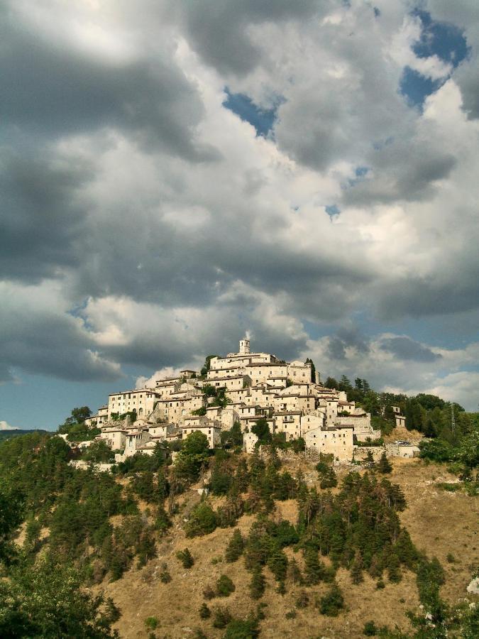 Albergo Diffuso Crispolti Labro Exteriör bild